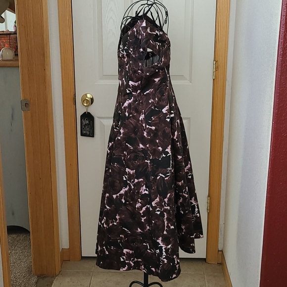 Gorgeous Date Night Off Shoulder Dress - Picture 2 of 12